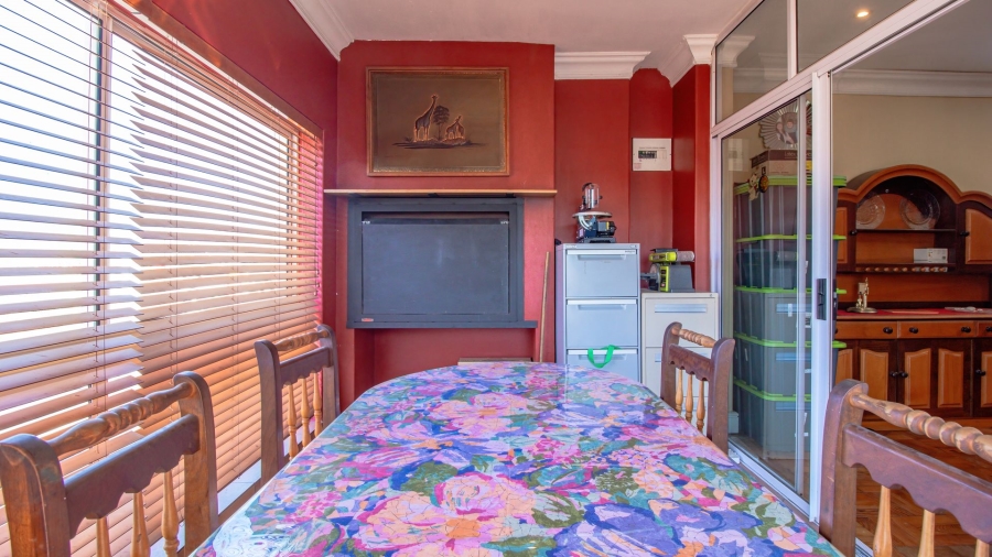 6 Bedroom Property for Sale in Van Ryneveld Western Cape